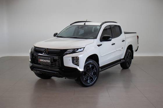MITSUBISHI L200 TRITON 2.4 16V TURBO DIESEL SPORT HPE-S CD 4P 4X4 AUTOMÁTICO
